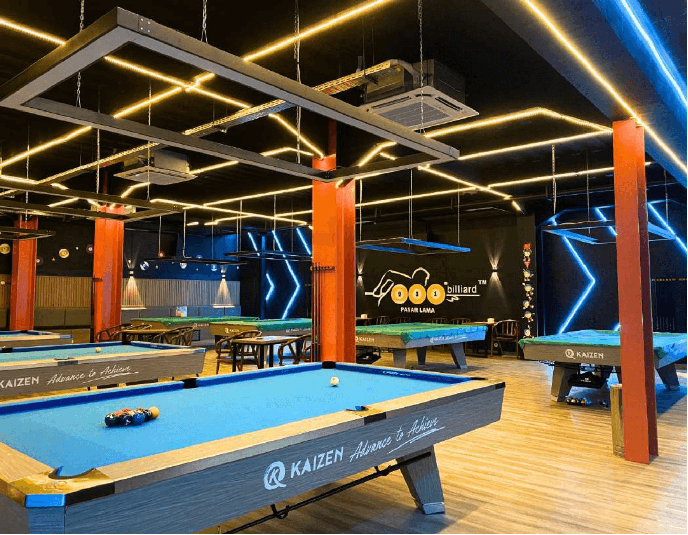 Interior cabang 911 Billiard
